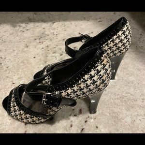 White House Black Market Size open toe, black pattern heel, houndstooth shoes